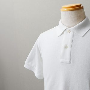 メンズ必見！透けないインナーシャツの厳選ブランド3選。社会人から就活生まで、共通のインナーシャツマナーも解説します。