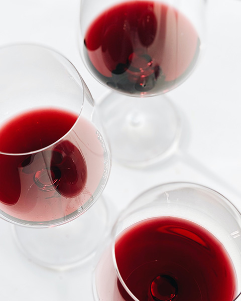 【ソムリエ15選】赤ワインの選び方からおすすめ人気アイテムを徹底解説