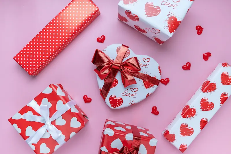 【🍫厳選10品🎁】バレンタインに彼氏・旦那さんが喜ぶプレゼントを人気の5ジャンルからご紹介。